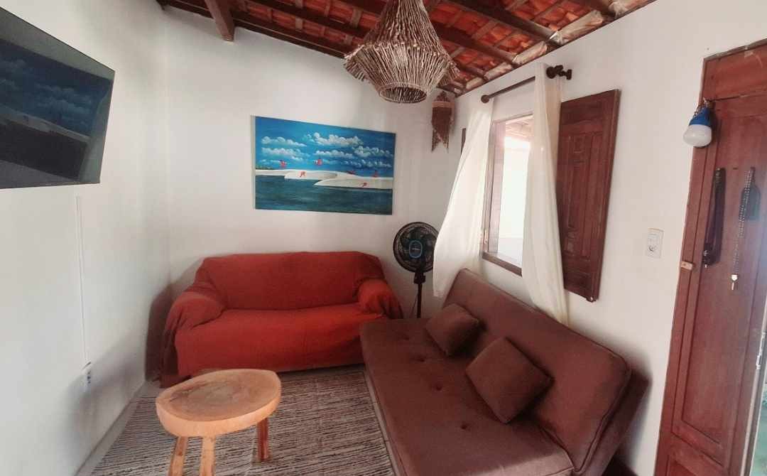 Il y a un canapé-lit et un autre canapé 2 places. Télévision avec accès Netflix et Prime Video, qui comprend également un ventilateur 