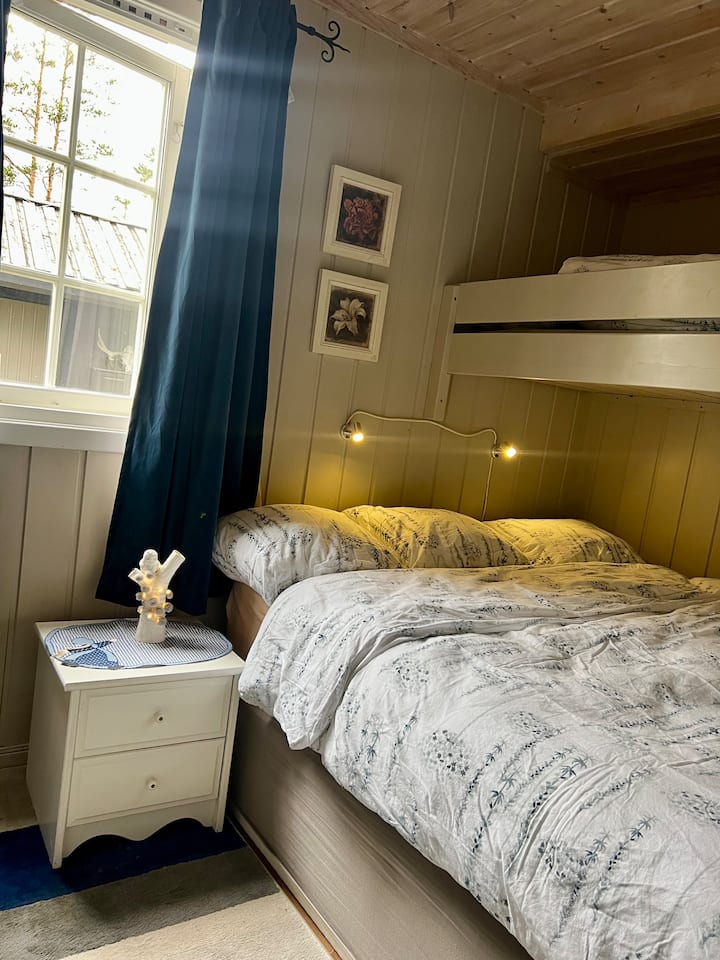 เตียงใหญ่ 160 ซม. เตียงเด็ก 1 คน