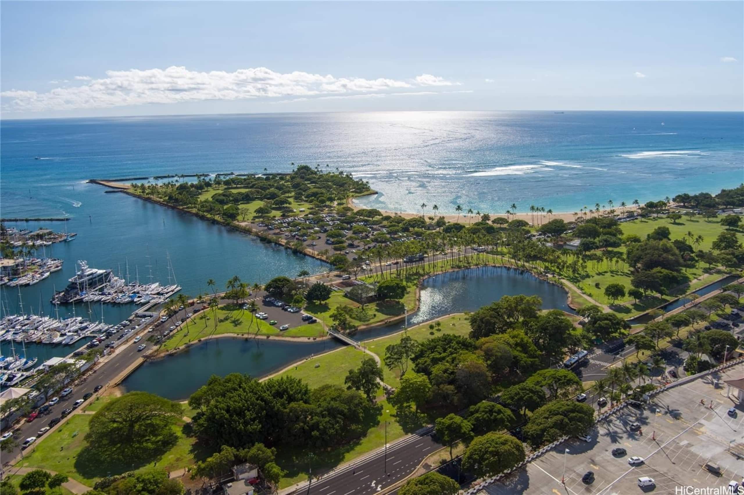Hotel in Honolulu · ★4.76 · 1 bedroom · 2 beds · 1 private bath - Image 2