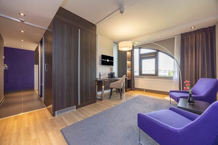 Relaxing Getaway With Indoor Pool & Free Parking - 위트레흐트