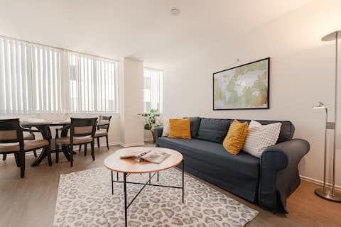 Successful Airbnb property: Partial Ocean View 1Bed 1Bath Apt In Santa Monica in Santa Monica