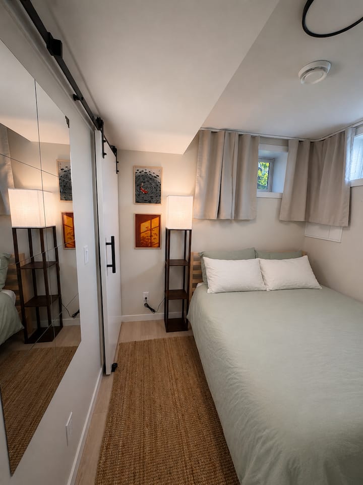 New Cozy Japandi Room /Private Ensuite And Entry - Canada