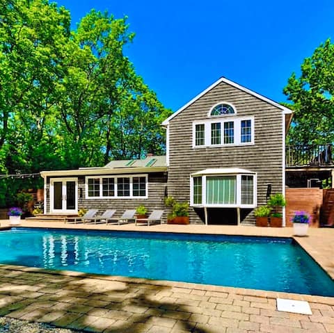 Designer home in Sag Harbor : 5BR walk to beach