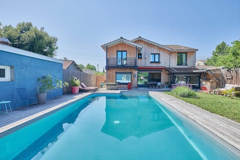 4/5 bedroom house with garden and pool