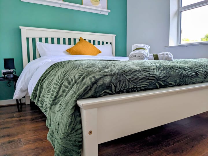 Vyumba vya kulala vyenye starehe vyenye mapazia ya kuzima