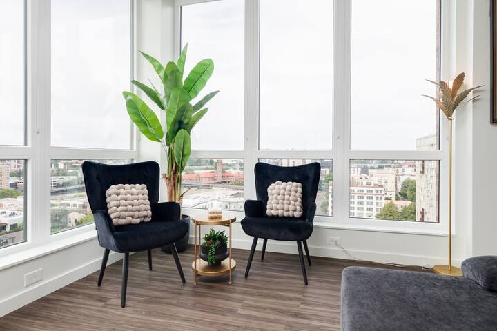 Luxe 2bed 2bath Top Floor Penthouse gallery image 5