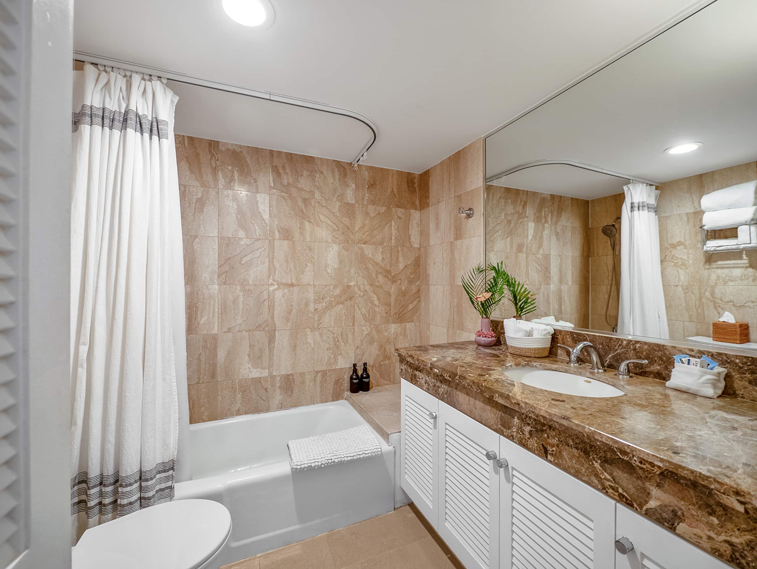 Hotel in Honolulu · ★4.89 · 1 bedroom · 1 bed · 1 private bath - Image 17
