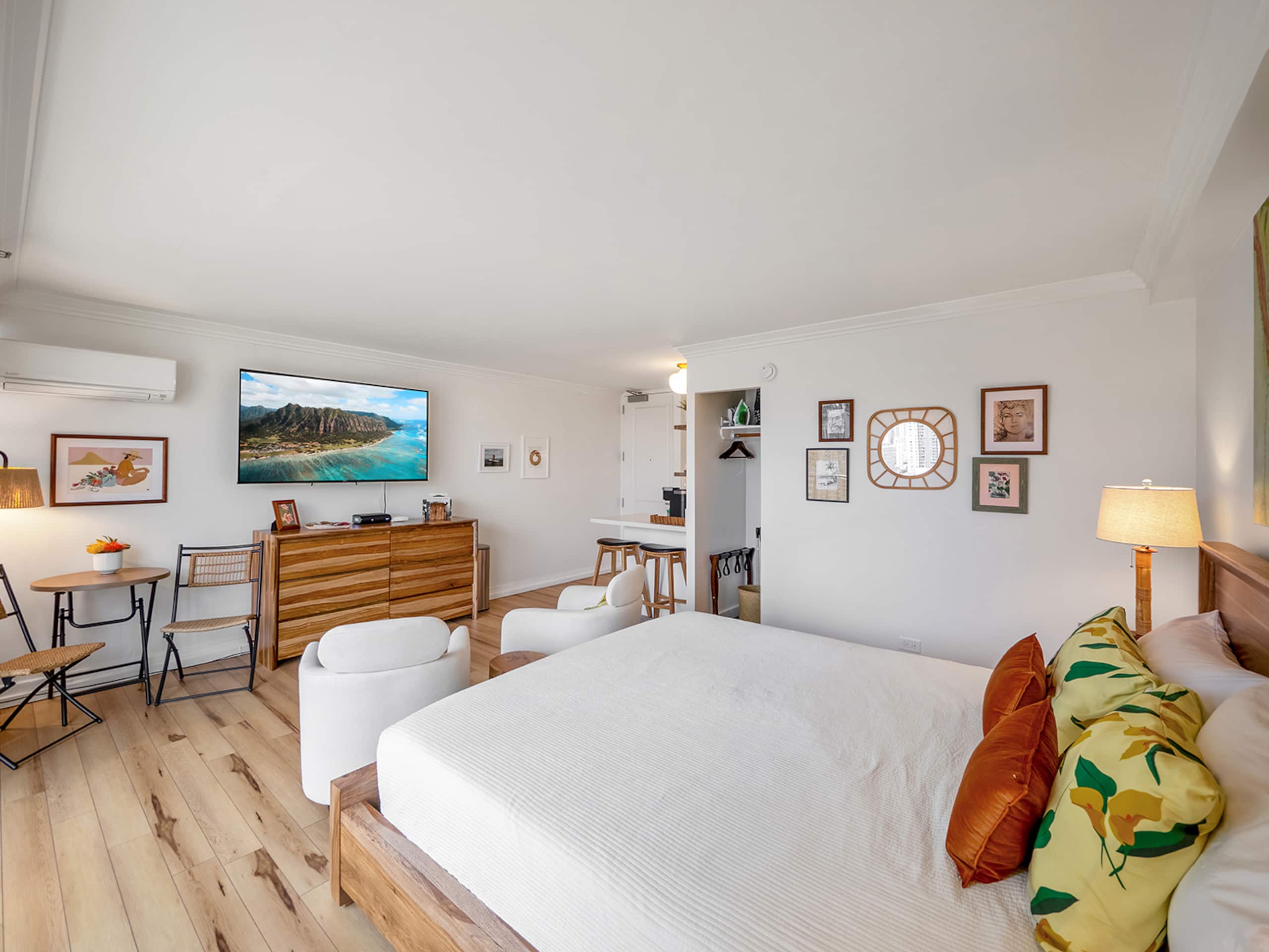 Hotel in Honolulu · ★4.89 · 1 bedroom · 1 bed · 1 private bath - Image 8