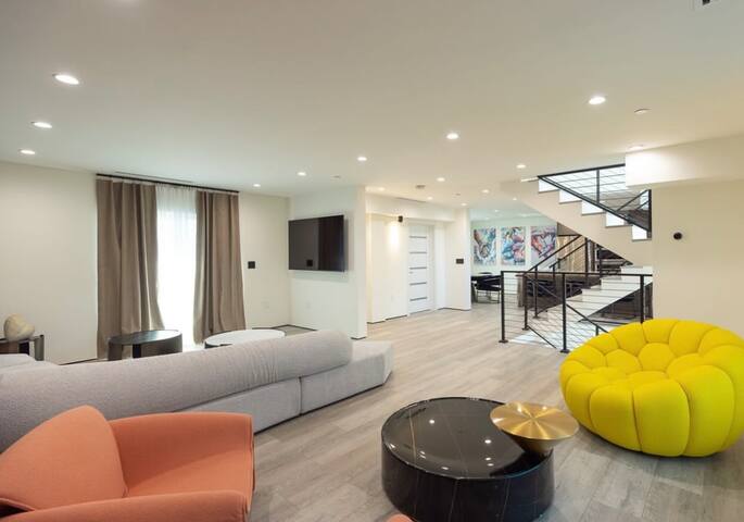 Stylish 4 Bedroom House!