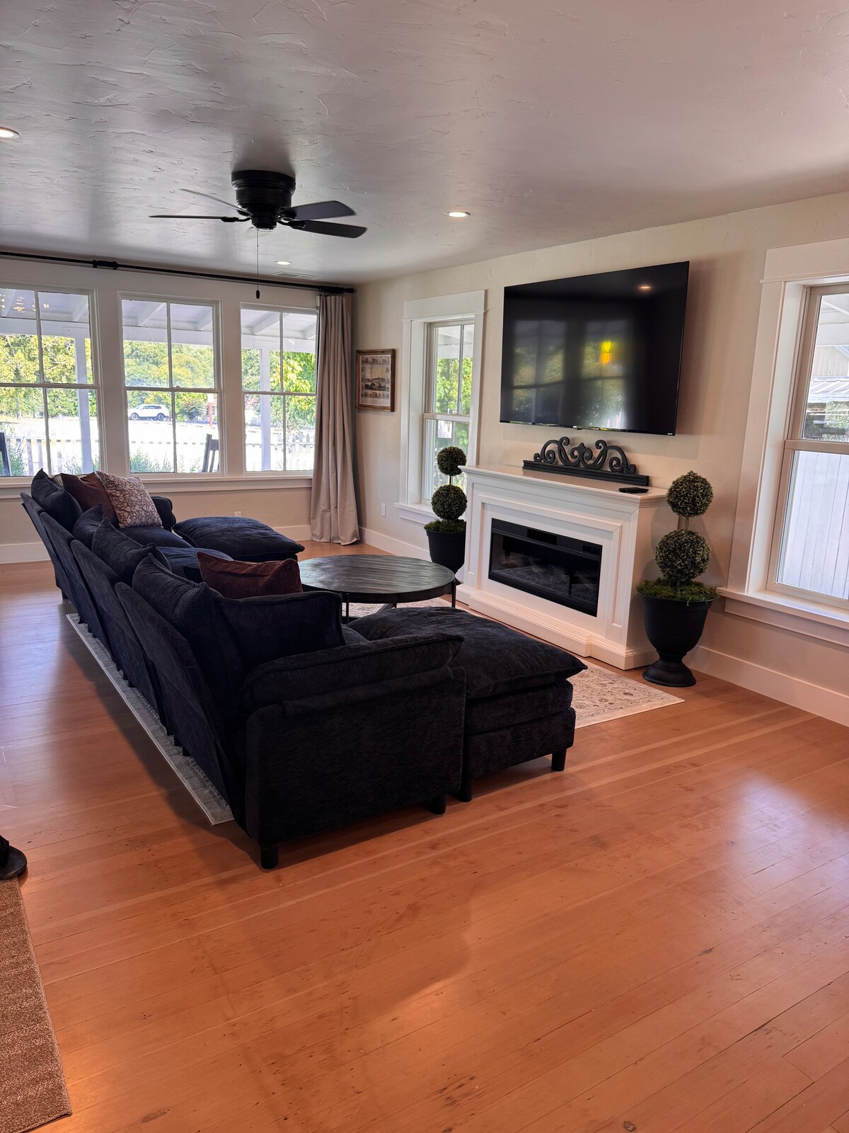 Popular Airbnb listing: Baker House Columbia. in Tuolumne
