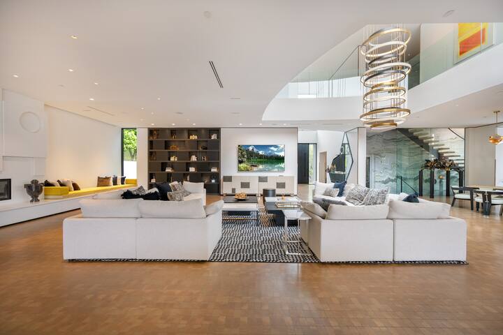 Modern Mansion In rodeo gallery image 4