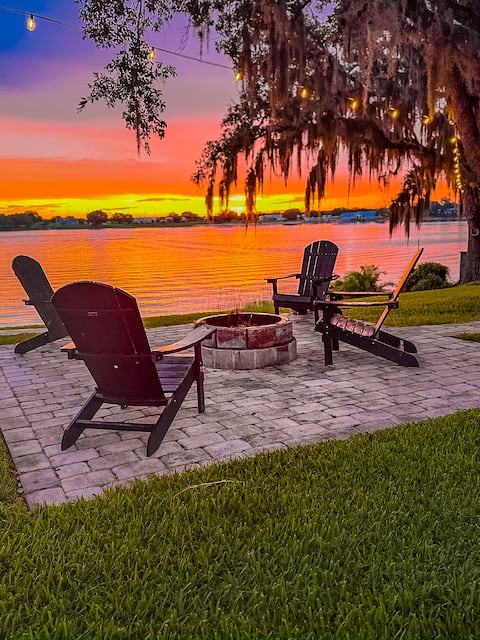Serene Lakefront Retreat