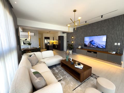 Exclusive 6th Floor w/ Infinity Pool and Gym