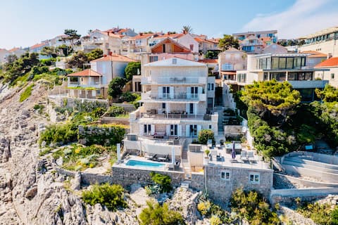 Blue Views Villa with Heated Pool & Jacuzzi