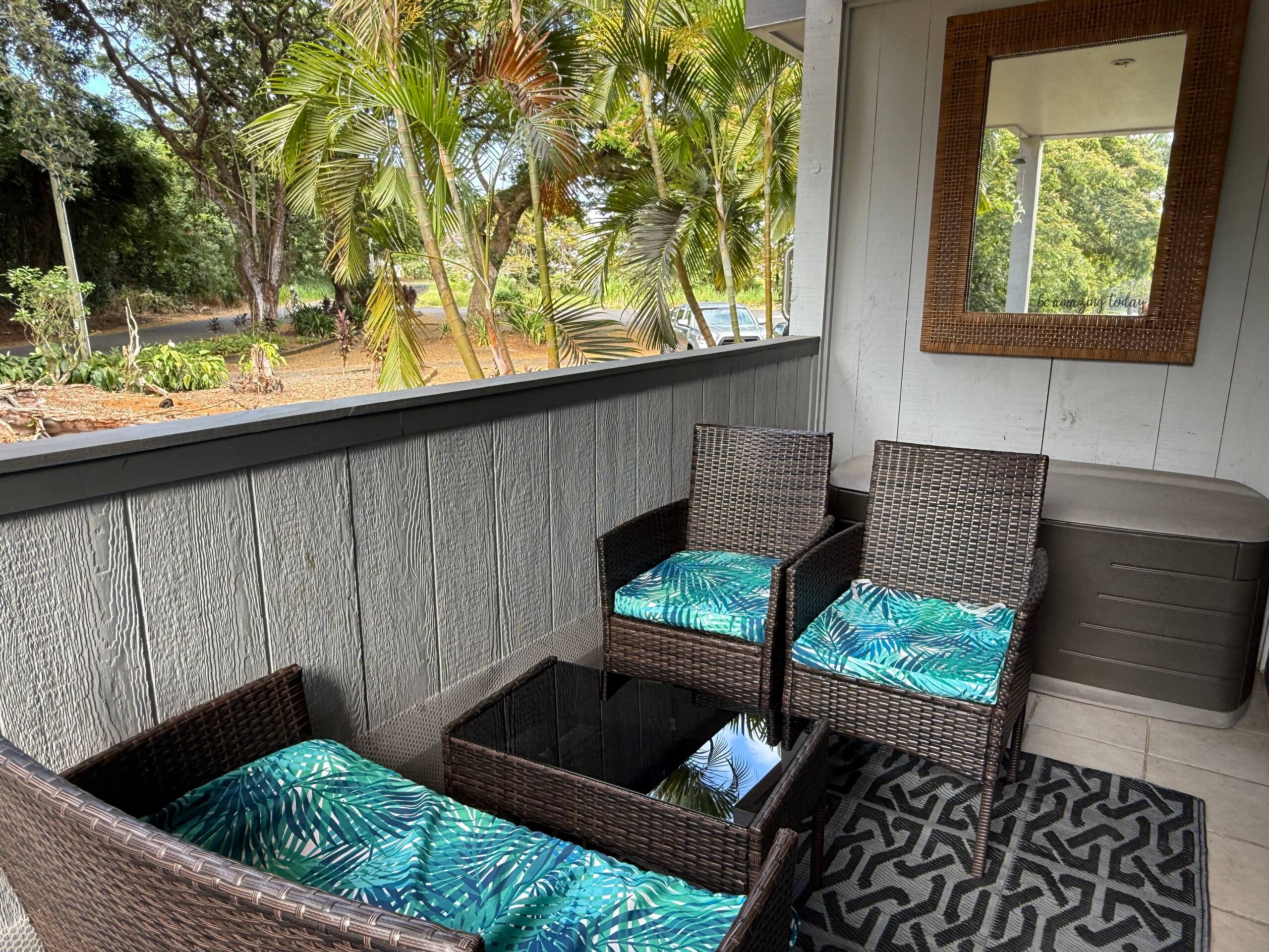 Cute Polynesian 2Br 1Ba Apt with work space - Photo 8