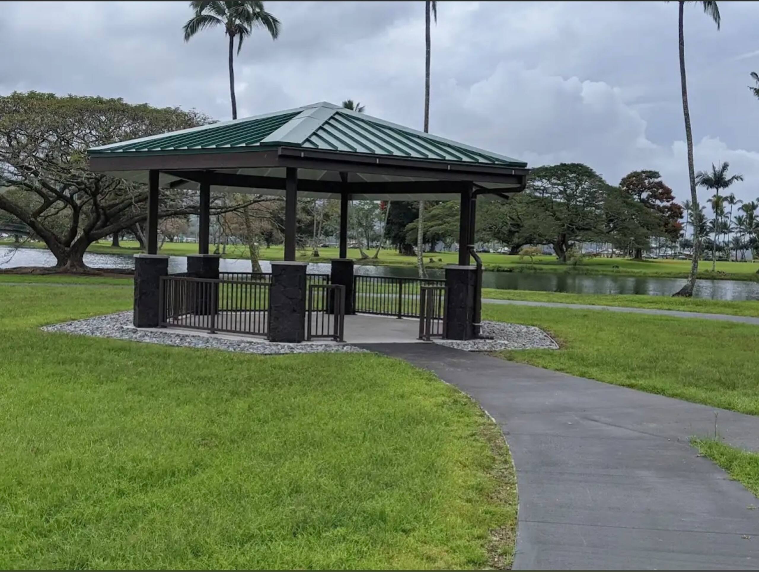 Cute Polynesian 2Br 1Ba Apt with work space - Photo 19