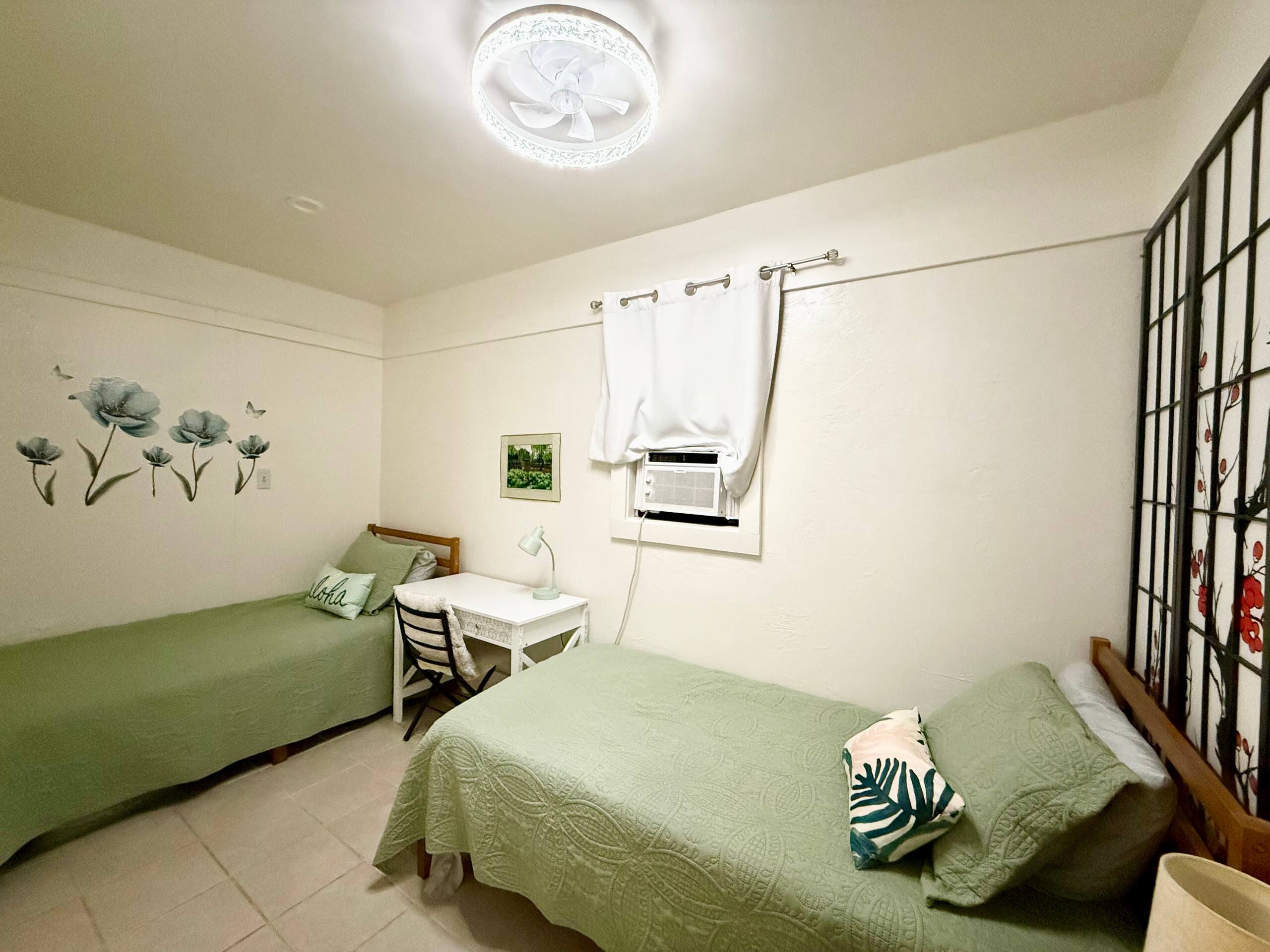 Cute Polynesian 2Br 1Ba Apt with work space - Photo 4