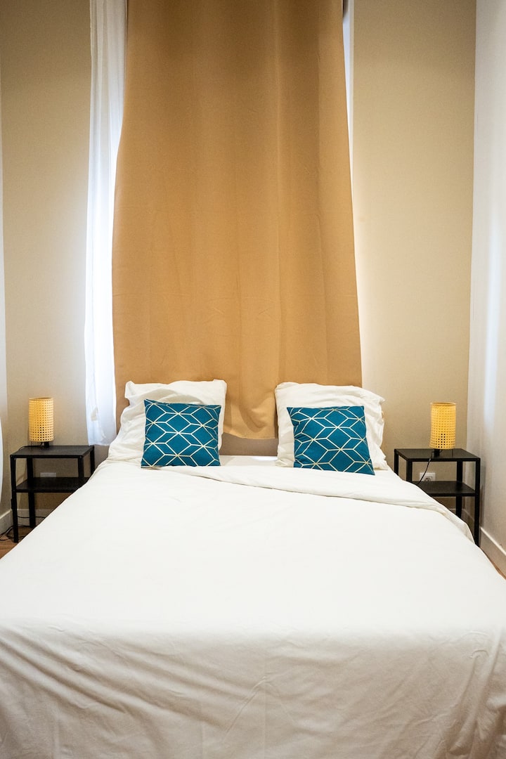 Насладете се на висококачествено спално бельо за оптимален комфорт и спокойни нощи. 