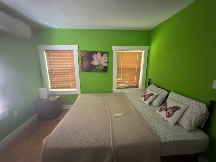 Spacious 1 Room Near Billerica Train Station - Lowell, MA
