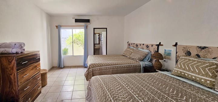 ห้องนอน 2: ห้องน้ำในตัว เตียงควีนไซส์