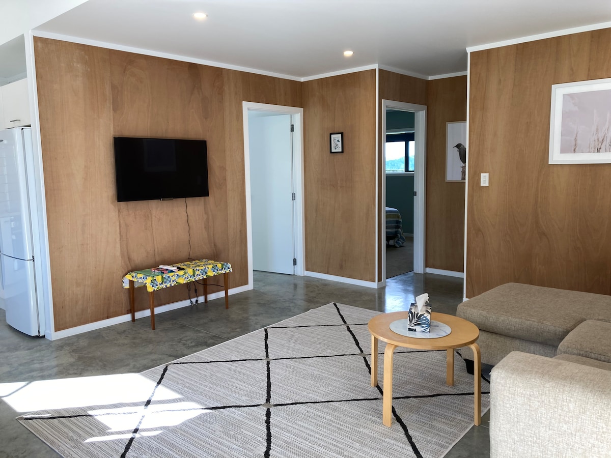 Top Airbnb: The Little Lookout in Rodney North