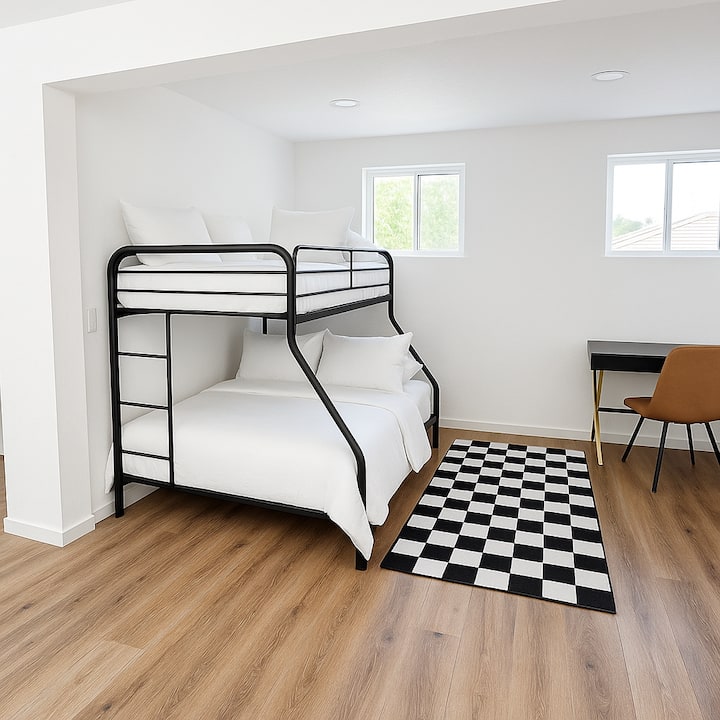 الشقة العلوية في الطابق الثاني