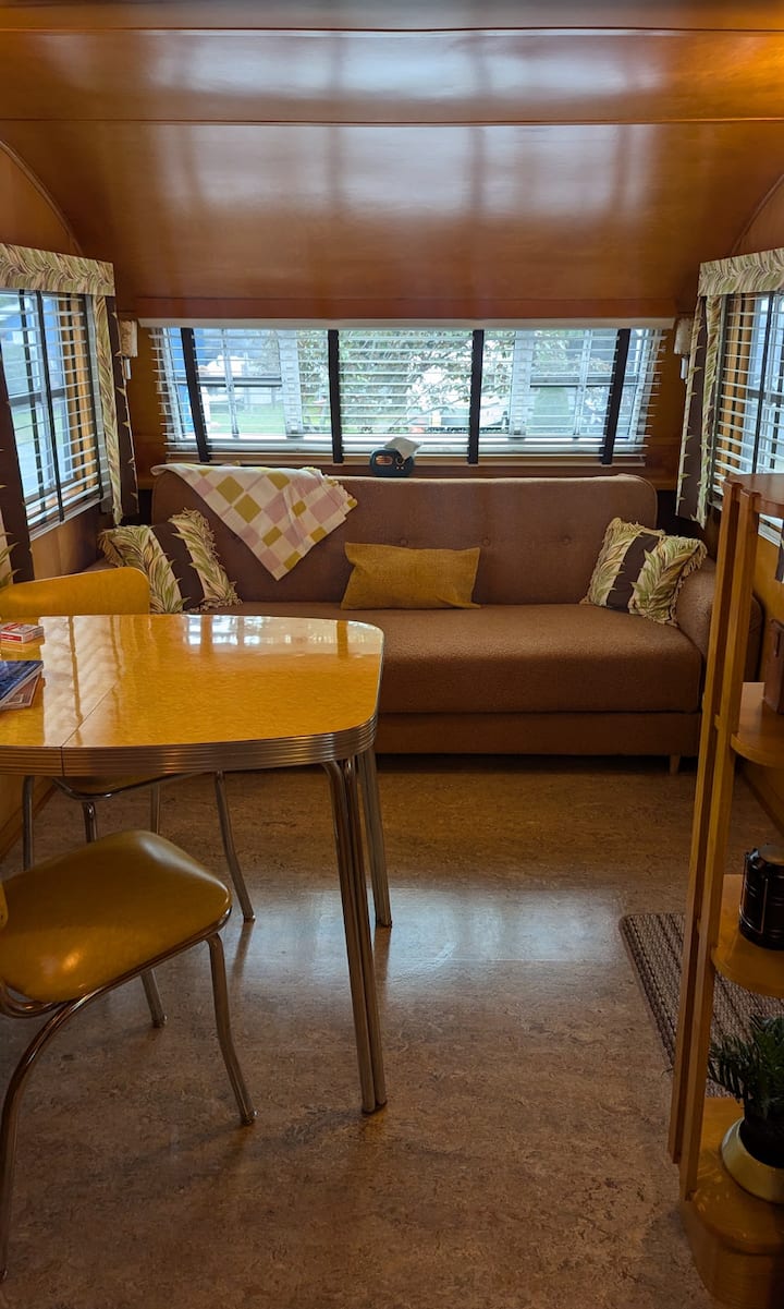 Love Airstreams? Try A 1950 Spartan! Meet Nala - 핼리팩스 카운티