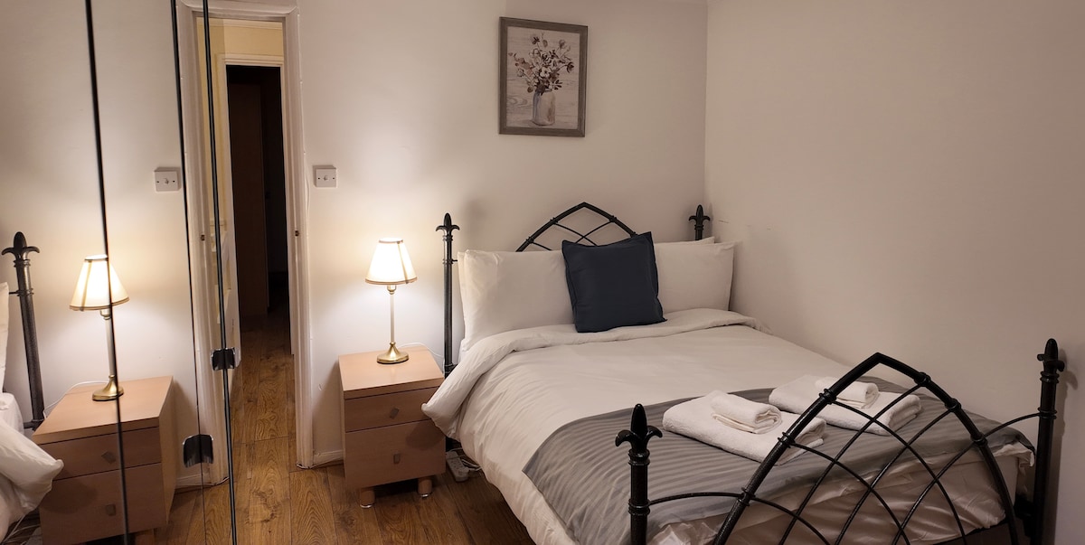 Pekná dvojlôžková izba, dostatok priestoru 