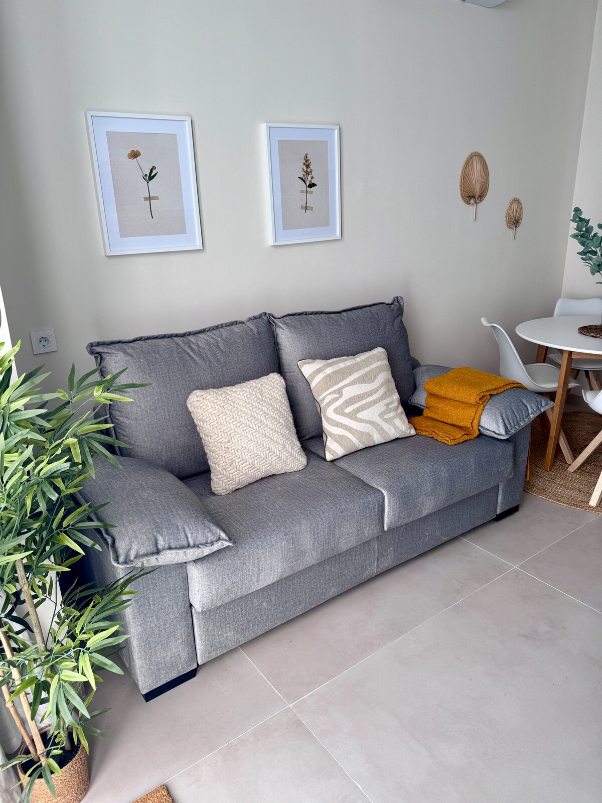 Popular Airbnb listing: Valencia Boutique Apartment 4 Pax - A-1 in Pobles De L'oest