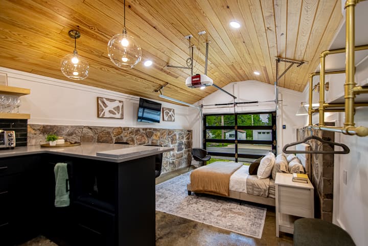 The Stone & Pine Tiny Home - Tiny houses for Rent in Little Rock
