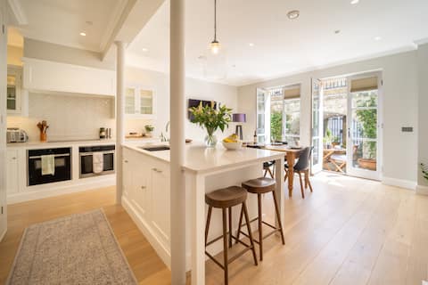 Elegant Townhouse in Central Bath – Sleeps 4