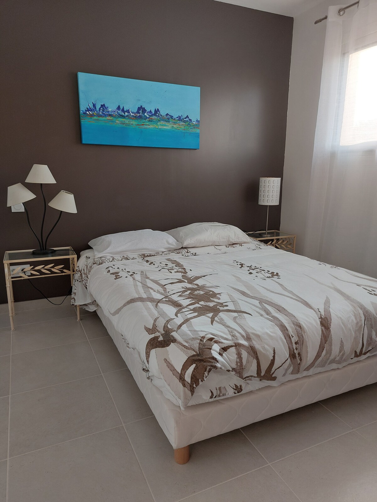 Bračni krevet 140x200, ormar.