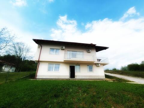 Spacious Family Escape in Nature