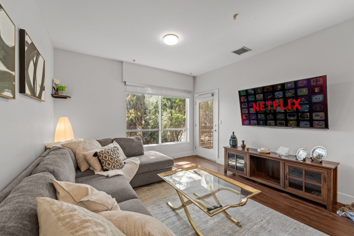 Luxury Apartments Near Hollywood Bowl preview