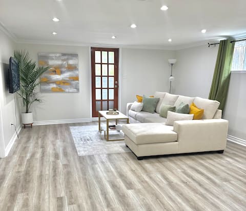 Successful Airbnb property: Spacious Renovated Suite|HWY 404|Fairview Mall in Don Valley North