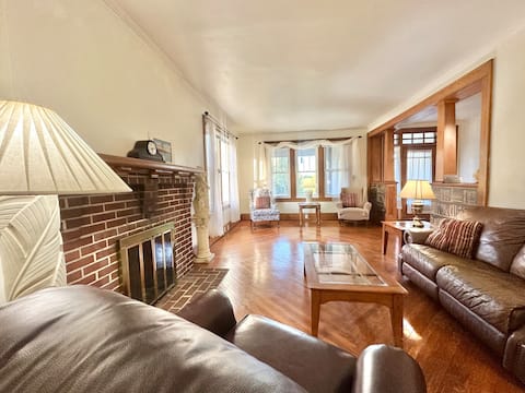 4 Bedroom Beautiful Home Steps Away from Geisinger