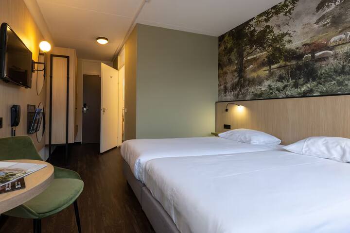 Dutch Countryside Stay With Pool & Free Parking - Lichtenvoorde