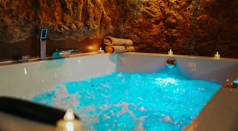 WellnessParadise with hot tub 1