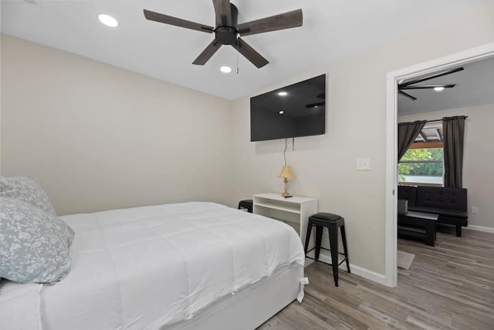 Chambre 1. Lit queen size avec lit gigogne. 