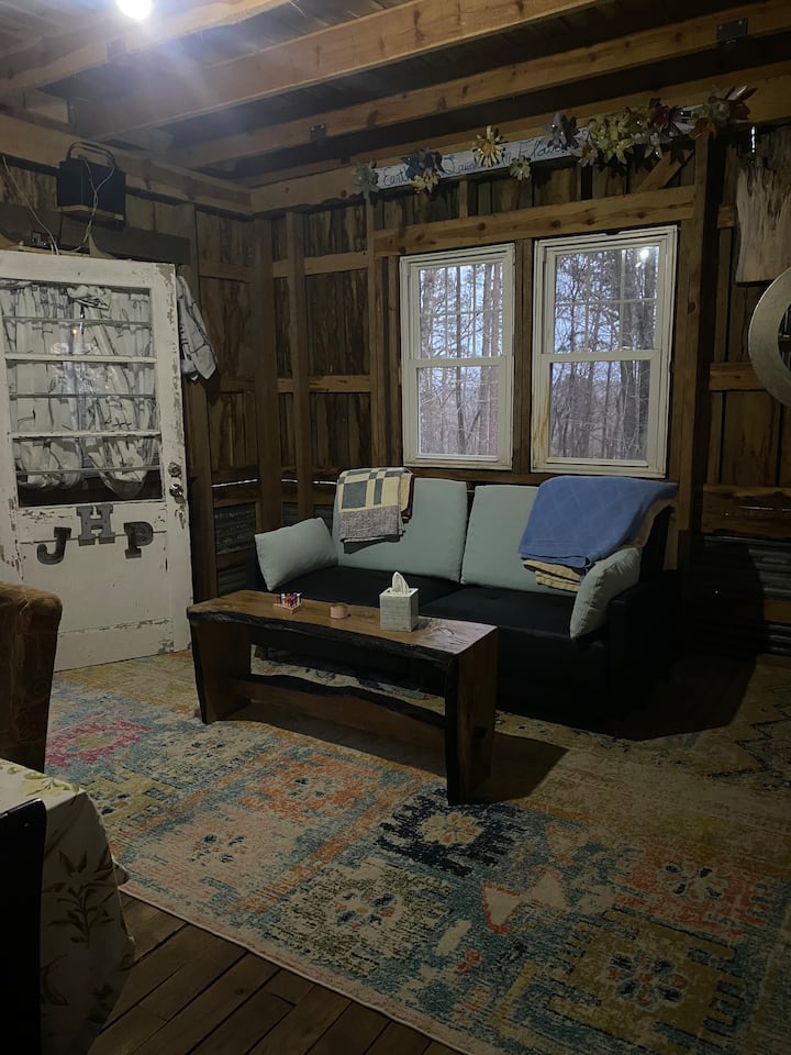 Peach's Paradise Eco-cabin & Bath In The City! - Asheboro, NC