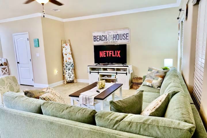 Family Beach Getaway, 3br, Pool, Min To Beach - Navarre, FL