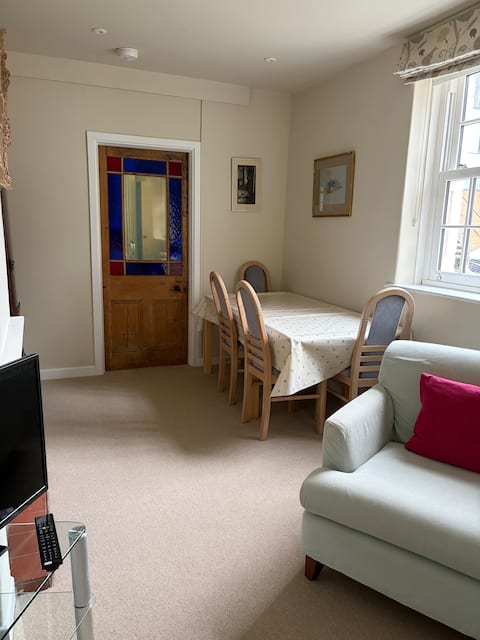 Successful Airbnb property: Cottage in Bute Park in Castle