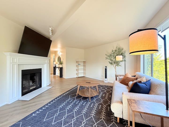 2br/2ba Condo - 2 Balconies - Seattle