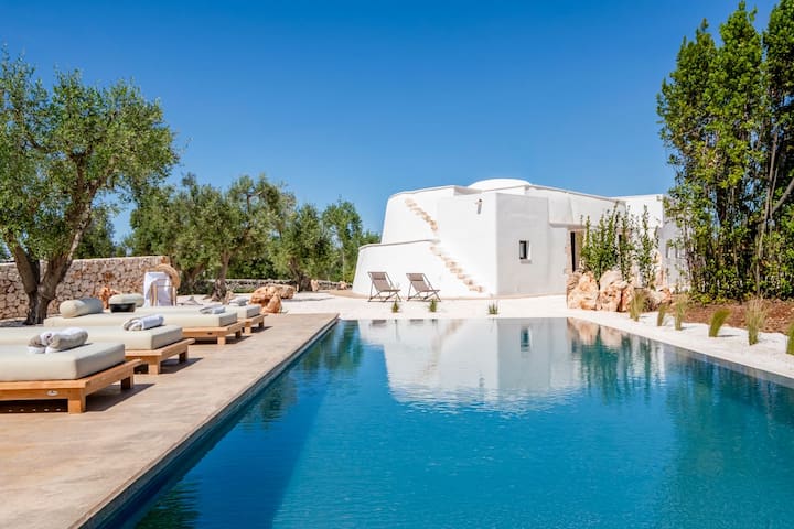 Stylish Trullo & Infinity Pool Retreat