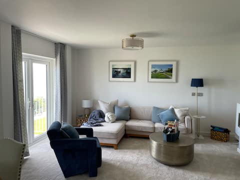 Successful Airbnb property: Mermaid Bay Hideaway w/Sea Views in Folkestone