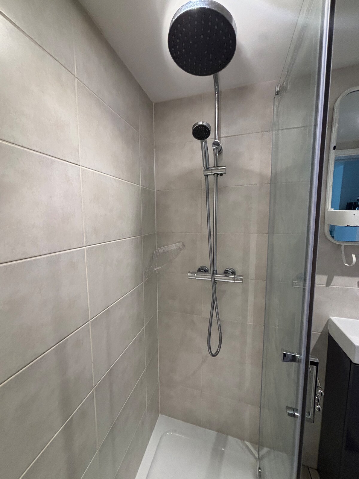 Successful Airbnb property: Charming studio in Hastings Old Town with parking in Guestling