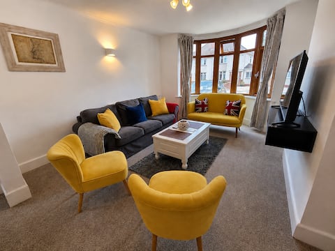 Top Airbnb: Spacious Family 3BR Home -EV Charger- Uni & City in Worcestershire