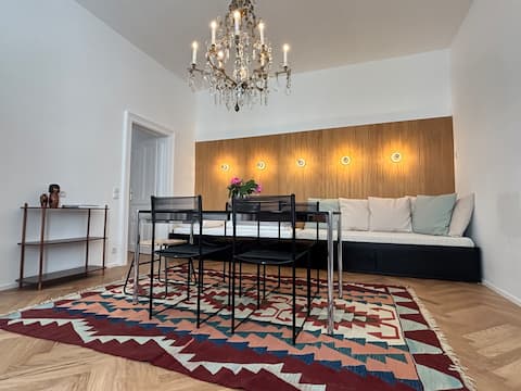 Successful Airbnb property: Viennese elegance in a top location in Neubau