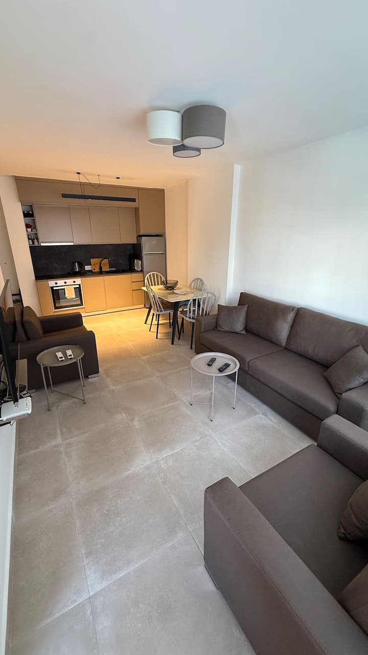 Apartment Me Qira, E3 - Albania