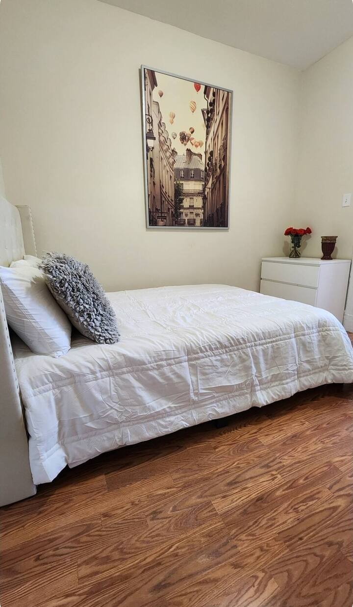 Schlafzimmer 1
